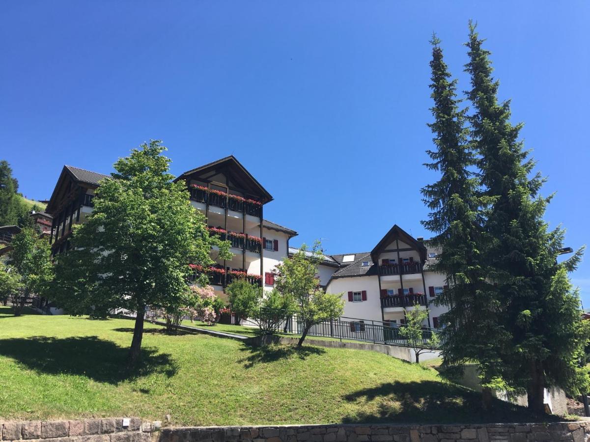 Residence Hotel Casa Metz Santa Cristina Val Gardena Eksteriør billede
